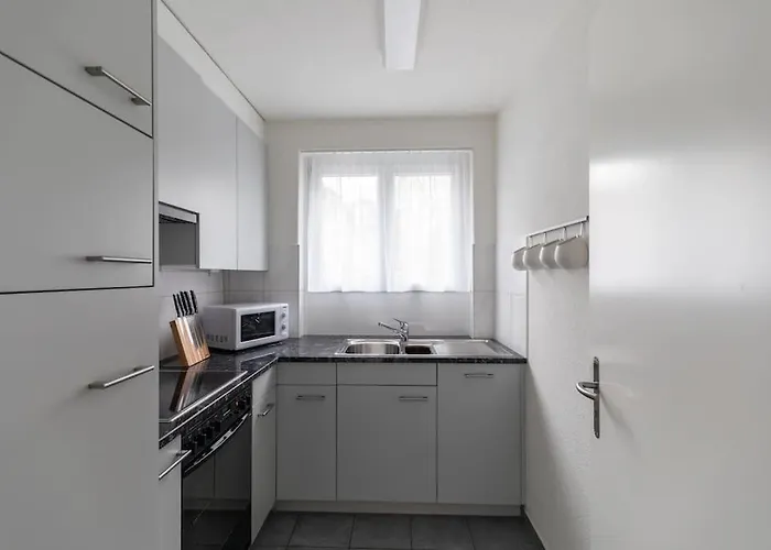 Terrific 1 Bedroom Flat Center And Near - Dahlia 9 *